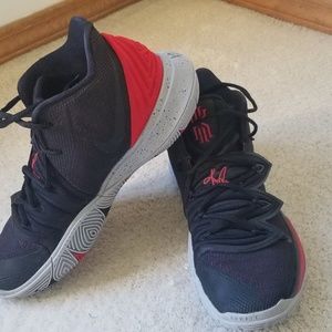 Men's Kyrie 5 basketball shoes size 8